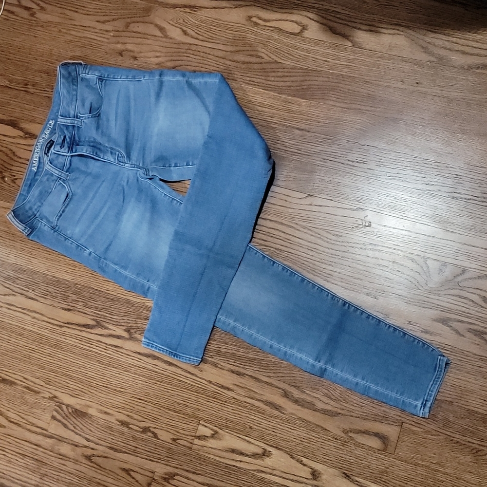 Size 6 regularlight wash American eagle jeggings